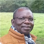 Professeur de philosophie (10 ans), et de français, latin, histoire et géographie (5 ans) à l'étranger. J'ai des compétences nécessaires pour enseigner le FLE, aider aux devoirs, soutien scolaire, etc.